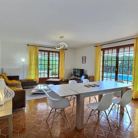 Splendide Maison Pour 10 Personnes Avec Piscine Privee Et Grands Espaces !