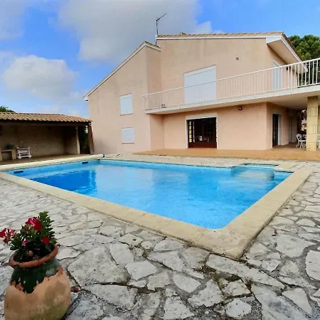 Dom wakacyjny Splendide Maison Pour 10 Personnes Avec Piscine Privee Et Grands Espaces !