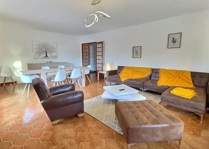 Holiday home Splendide Maison Pour 10 Personnes Avec Piscine Privee Et Grands Espaces ! Beziers