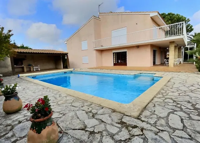 Holiday home Splendide Maison Pour 10 Personnes Avec Piscine Privee Et Grands Espaces !